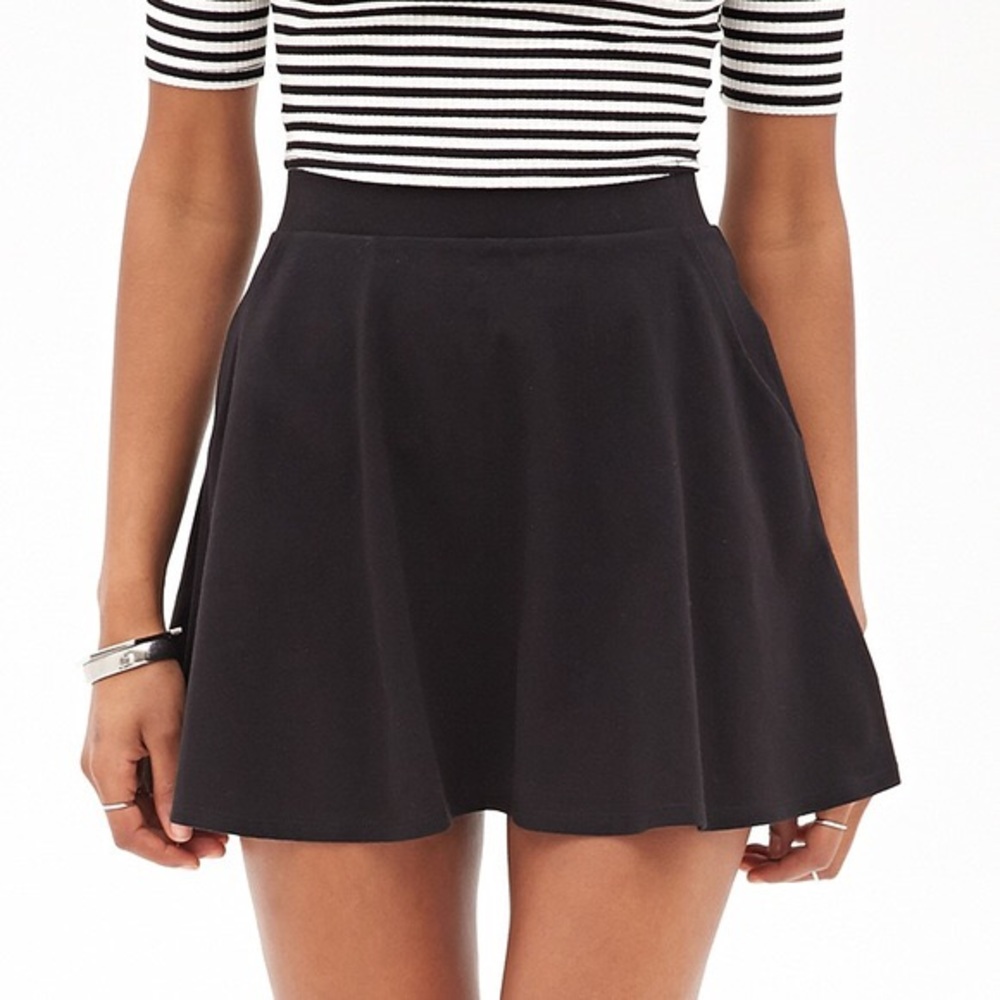 Black skater skirt